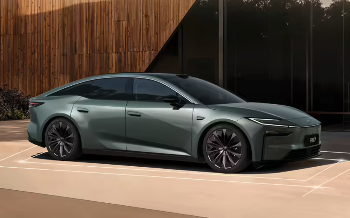 广汽丰田铂智7今日开启预售 15.68万起 搭载鸿蒙座舱与丰田安全要件